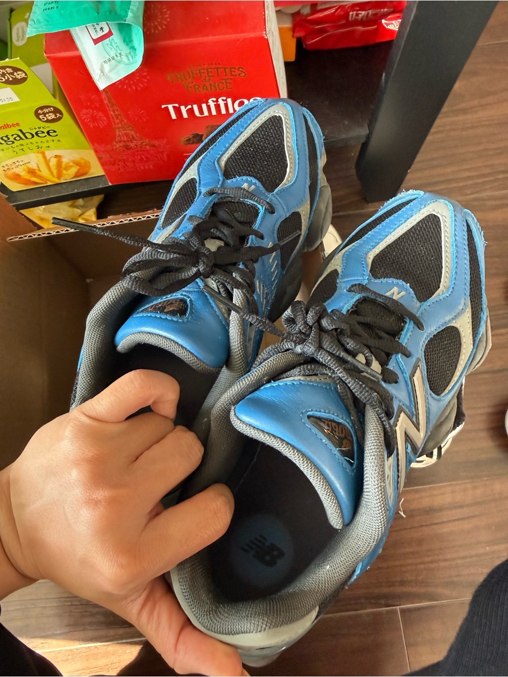 New Balance Woman Blue and Black Sneakers